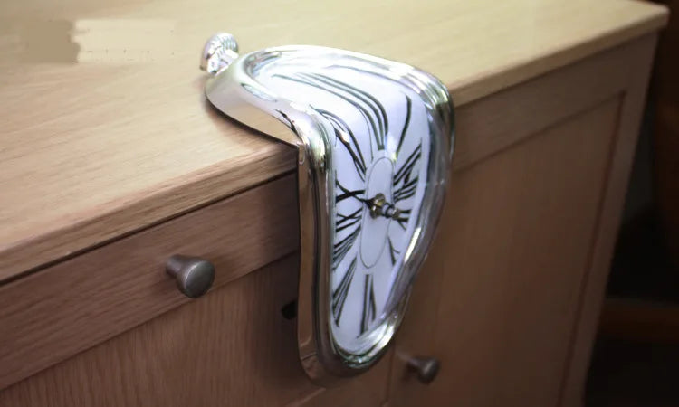 Melting wall clock size guide showing 18cm width