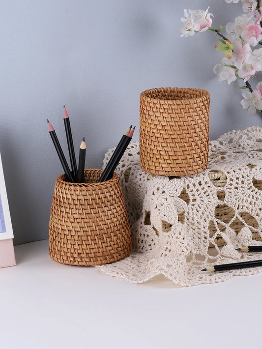Woven natural fibre pen holder